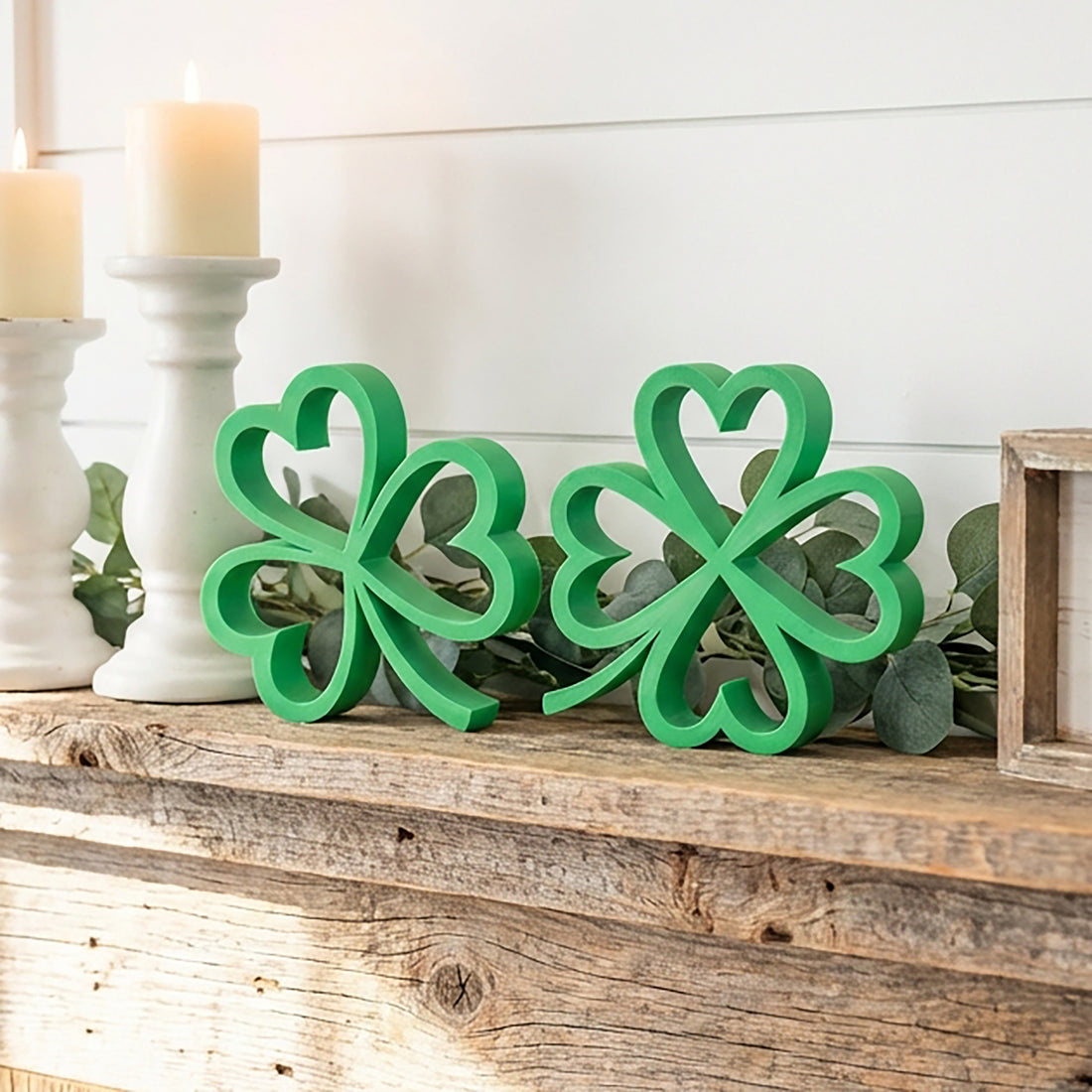 Shamrock shelf sitter in green – St. Patrick&